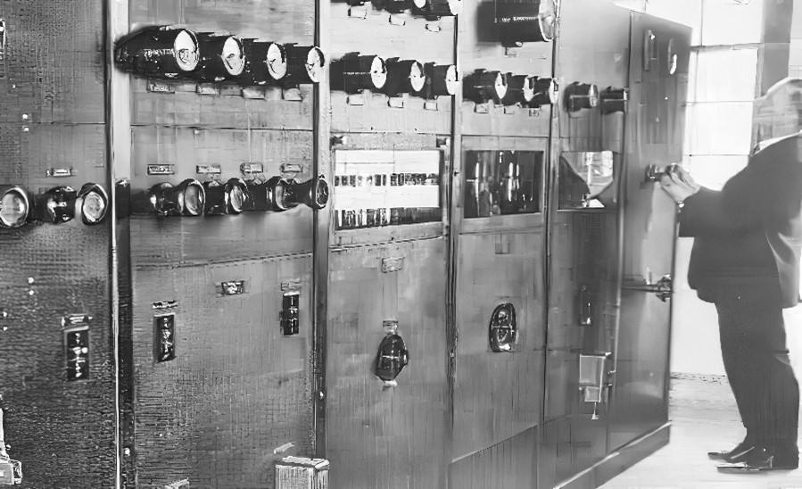 Western Electric transmitter for WCCO